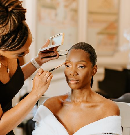 7 Make Up Ini Bisa Buat Wajahmu Jadi Glowing Natural