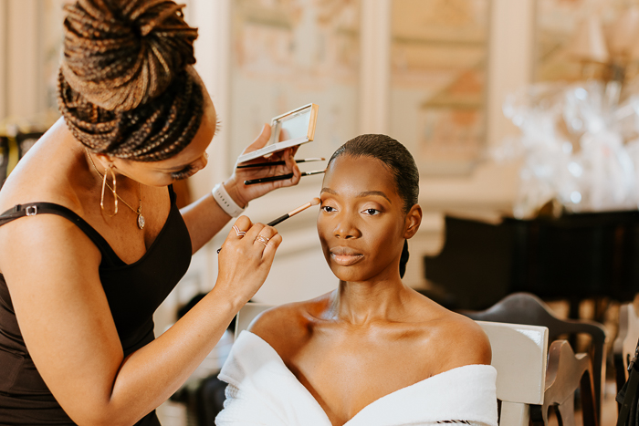 7 Make Up Ini Bisa Buat Wajahmu Jadi Glowing Natural